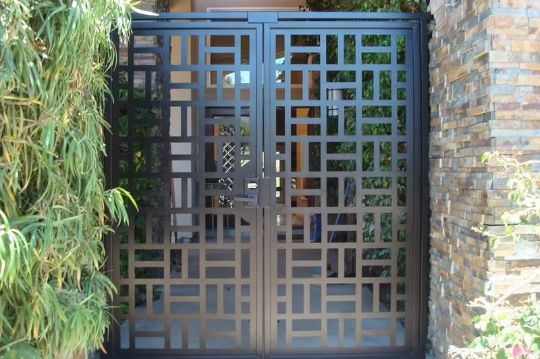 Stunning Geometric Design Entry Metal Gate | Custom Fabrication Metal Side walk Gate | Made in Canada – Model # MG048