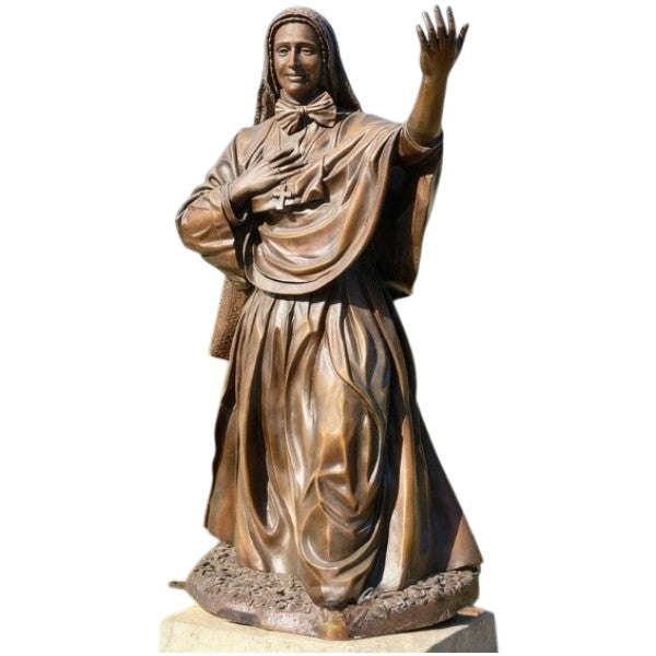 Bronze statue of a woman with outstretched arm on a white background
Religious bronze statue of a woman in a long robe and veil extending her arm