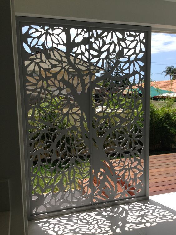 Heavy duty 3 mm steel privacy screen with decorative tree motif