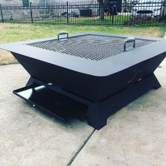 Beautiful Solid Steel Outdoor Fire Pit with Mesh Screen | Custom Fabrication Portable Fire Pit for Outdoor Usage | Made in Canada – Model # WBFP640-Taimco