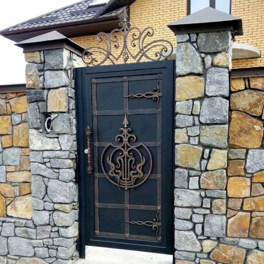 Royal Majestic Wrought Metal Back Yard Gate | Custom Fabrication Sturdy Metal Construction Gate | Made in Canada – Model # 714-Taimco