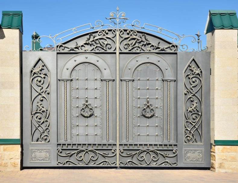 Crested Legacy – Ornate Wrought Iron Estate Driveway Gate Model # DWG077