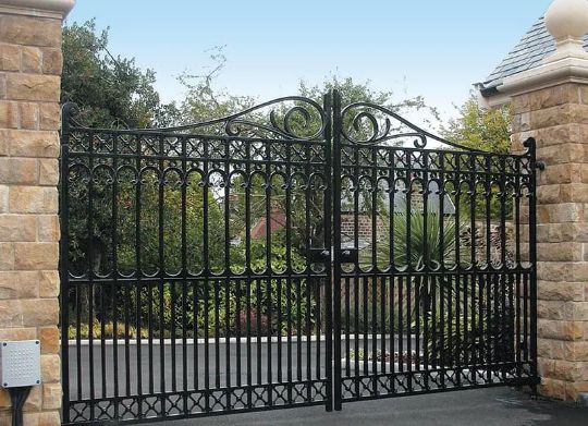 Custom Fabrication Entry Gate | Abstract Driveway Gate | Heavy Duty Metal Gate | Made in Canada – Model # 071-Taimco