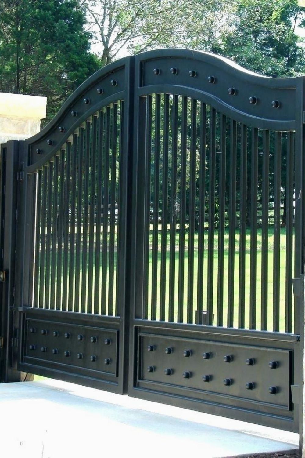 Modern Fence Design Steel Driveway Gate| Custom Fabrication Heavy Duty Metal Entrance Gate |Made in Canada – Model # 194-Taimco