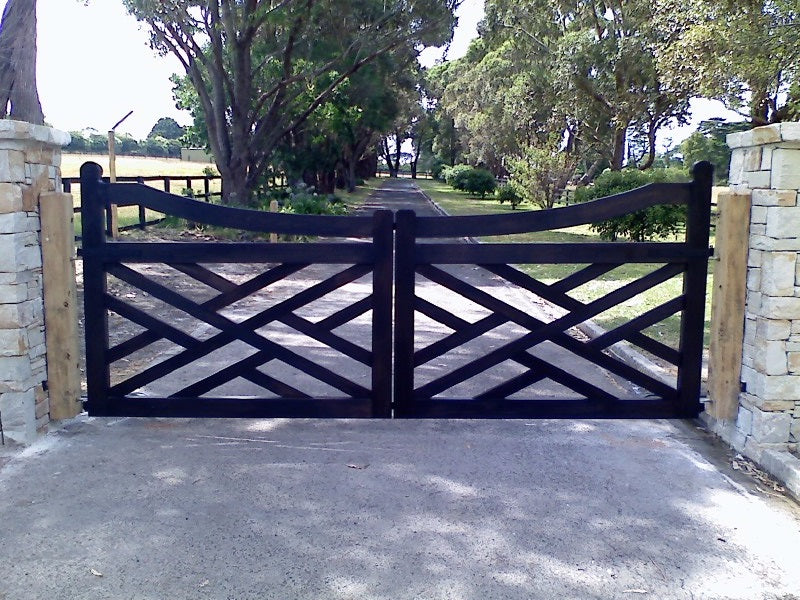 Simple Metal Driveway Gate | Heavy Duty Entrance Gate | Custom Fabrication Heavy Duty Metal Entrance Gate | Made in Canada – Model # 176