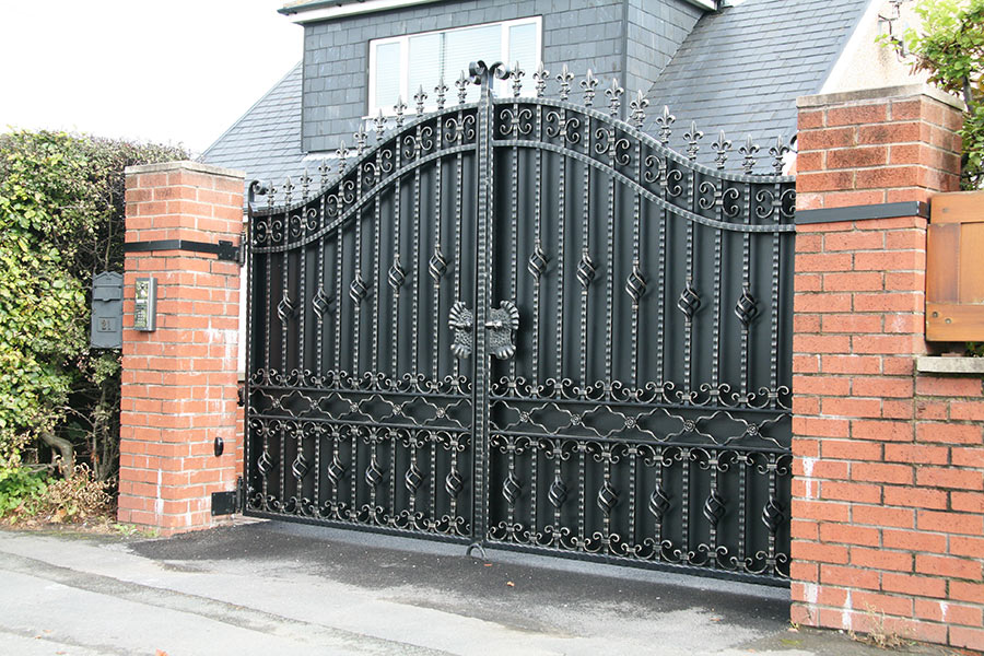 Hambledon Wrought iron gates – Dual Swing Driveway Gate | Classic Fence Design Entry Gate | Made in Canada – Model # 876