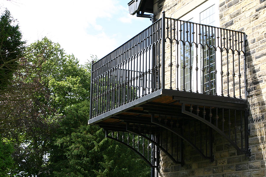 Balk Wrought Iron Balcony Railing Design - Railing Balcony Panels - Simple Style Rail - Made in Canada - Model # DRP978