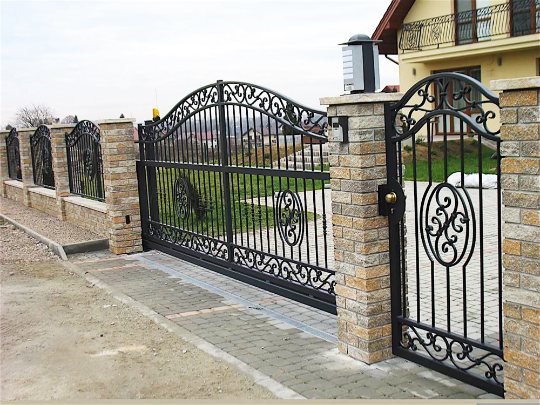 Classic Ornamental Metal Driveway Gate | Classic Simple Design | Heavy Duty Entrance Gates | Made in Canada – Model # 707