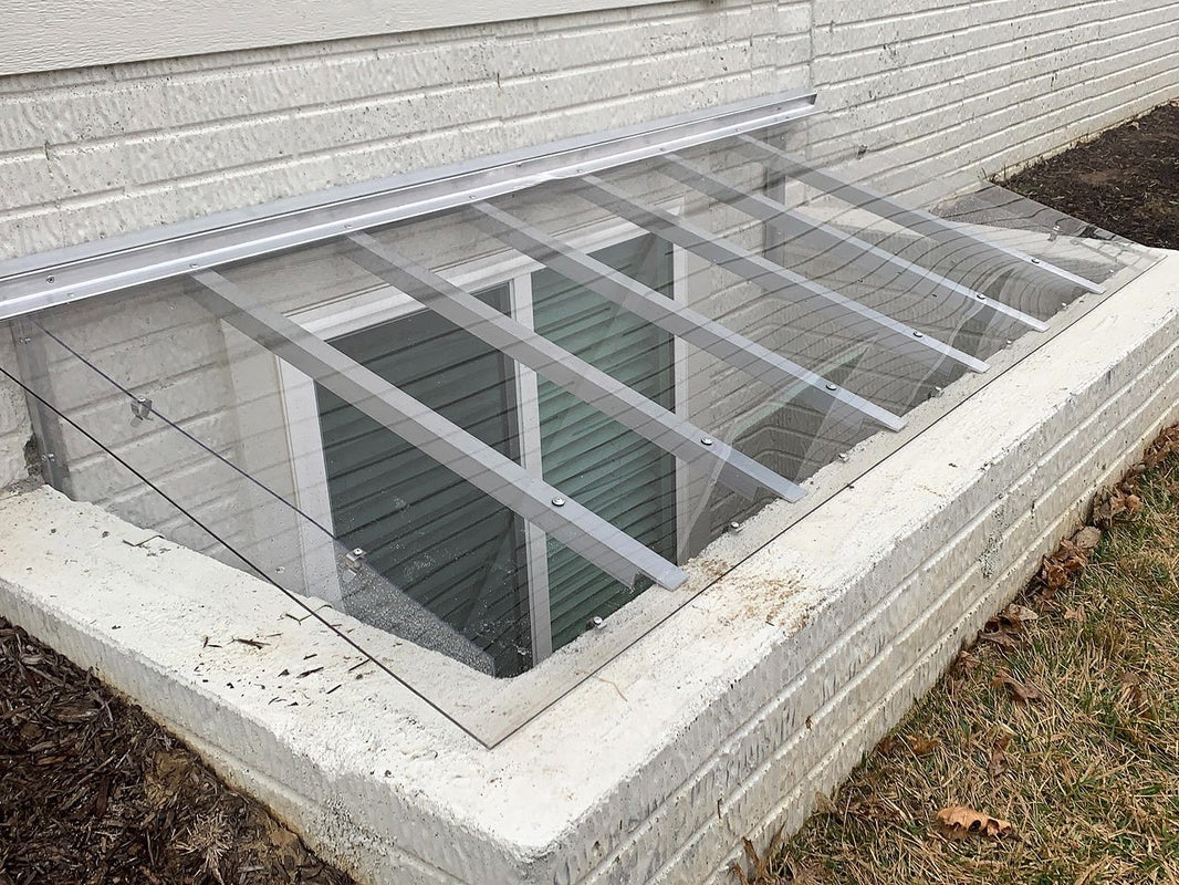 Super Slant Window Well Cover - Rust Free Farmless Aluminum Cover - Transparent Rigid High-Grade polycarbonate - Made in Canada - Model # WWC890
