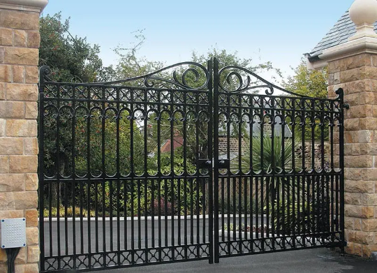Custom Fabrication Entry Gate | Abstract Driveway Gate | Heavy Duty Metal Gate | Made in Canada – Model # 071