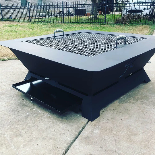 Beautiful Solid Steel Outdoor Fire Pit with Mesh Screen | Custom Fabrication Portable Fire Pit for Outdoor Usage | Made in Canada – Model # WBFP640